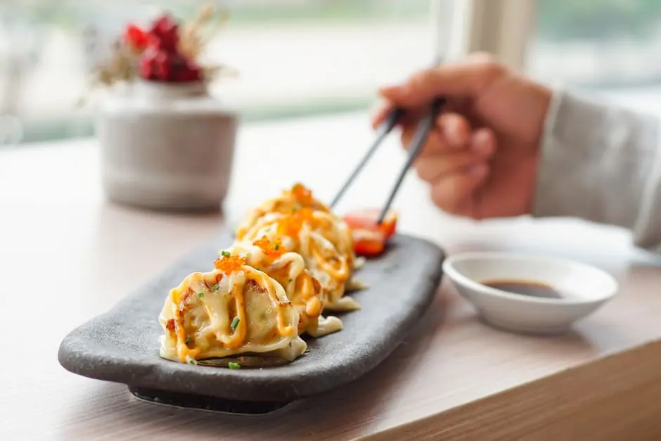 Risol mayo kekinian dengan isian mayones dan telur